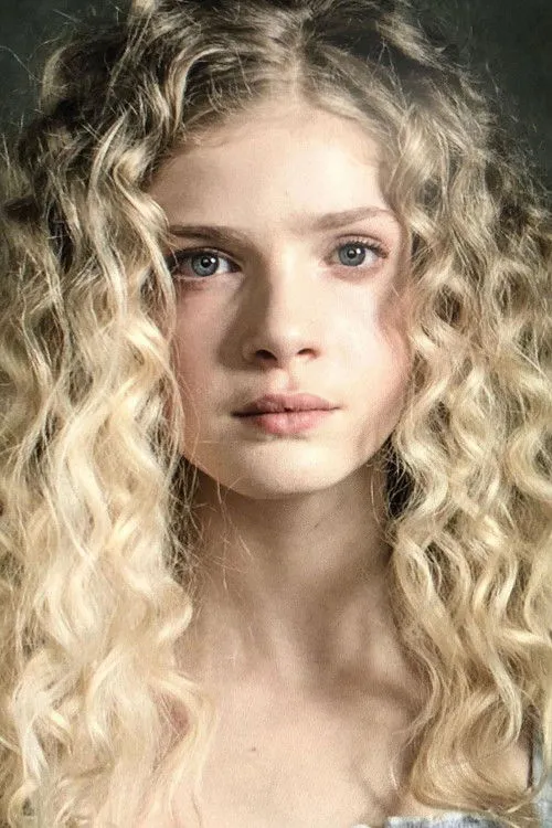 Elena Kampouris photo