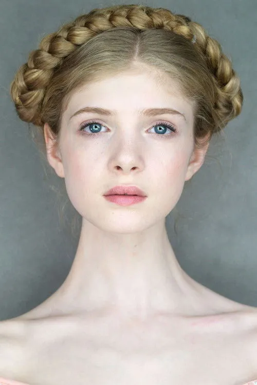 Elena Kampouris photo