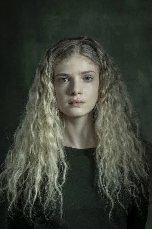 Elena Kampouris photo