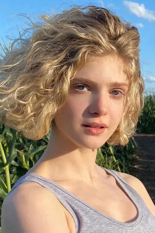 Elena Kampouris photo