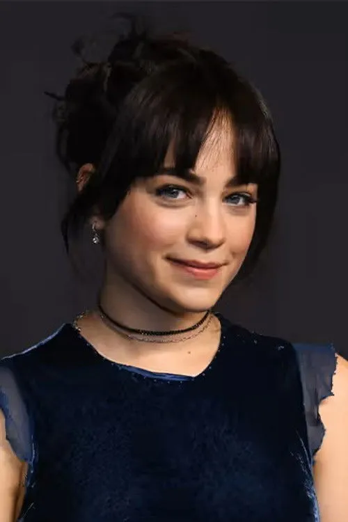 Mary Mouser photo