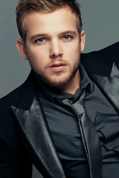 Max Thieriot photo