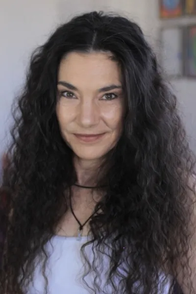 Liane Curtis photo
