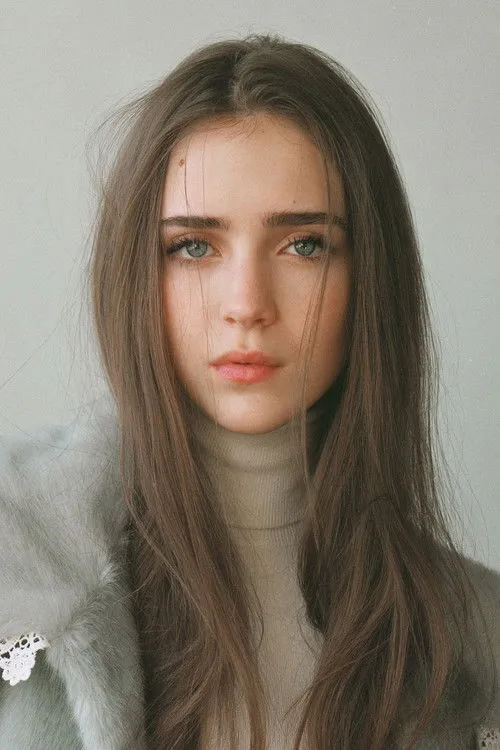 Talia Ryder photo