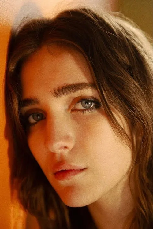 Talia Ryder photo