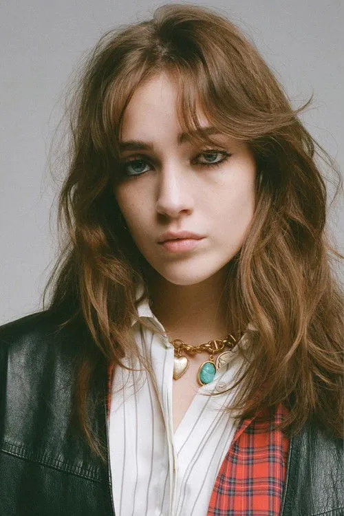 Talia Ryder photo