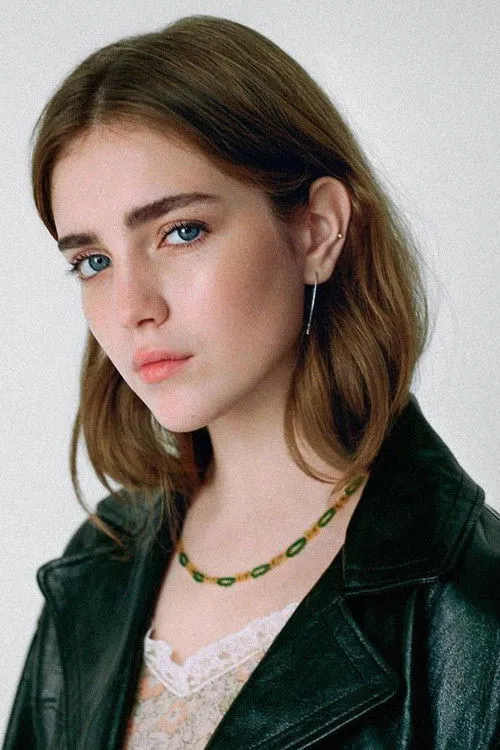Talia Ryder photo
