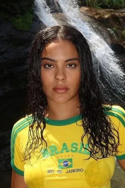 Bella Campos photo