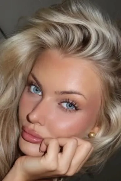 Victoria Kjær Theilvig photo