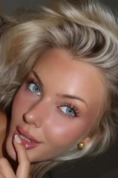 Victoria Kjær Theilvig photo