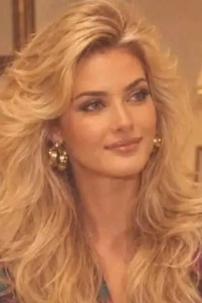 Victoria Kjær Theilvig photo