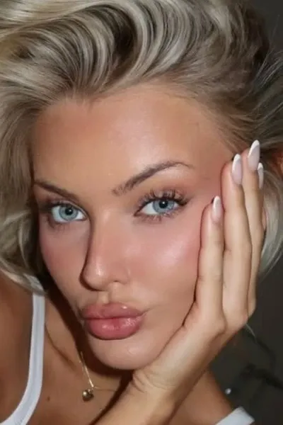 Victoria Kjær Theilvig photo
