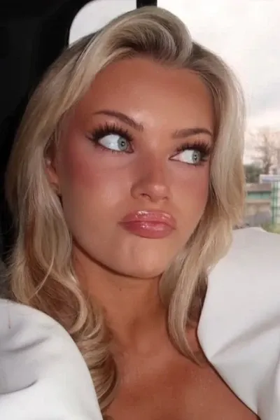 Victoria Kjær Theilvig photo