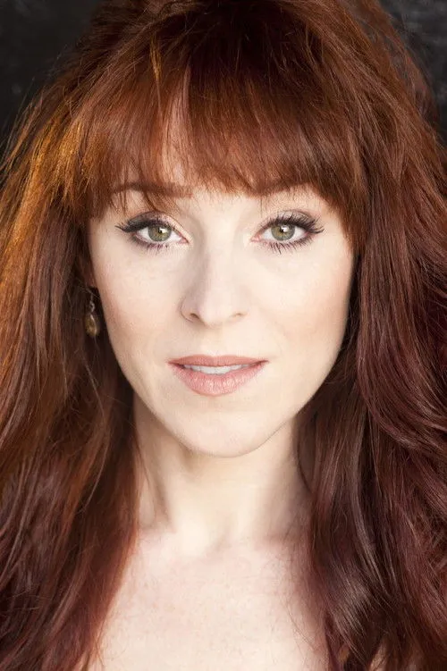 Ruth Connell photo