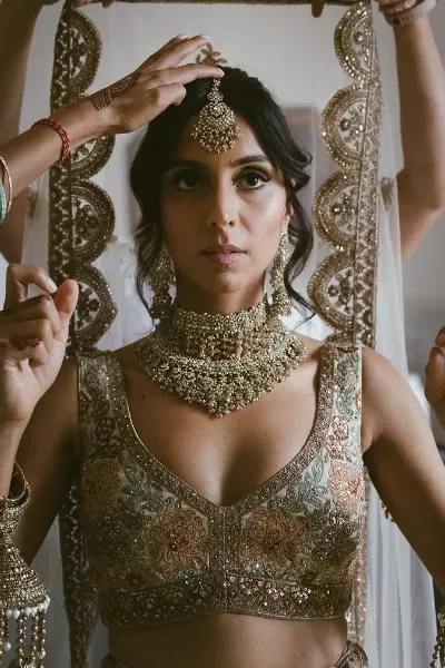 Anjli Mohindra photo