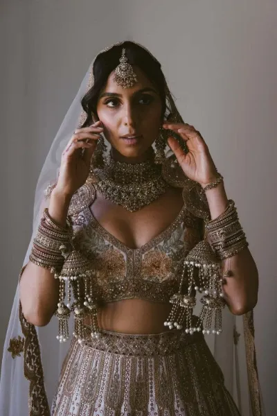 Anjli Mohindra photo