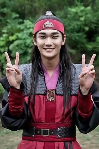 Jo Yoon-woo photo