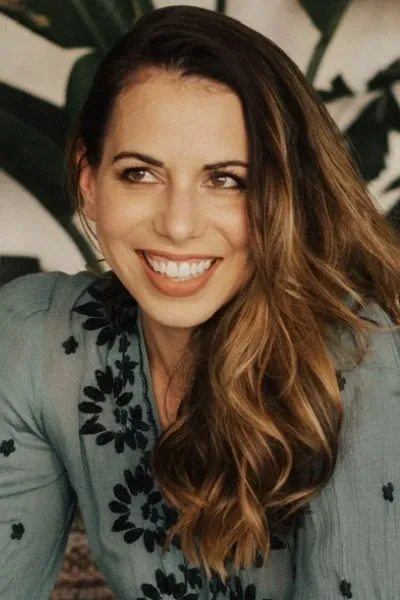 Laura Bailey photo