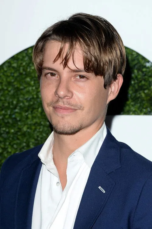 Xavier Samuel photo