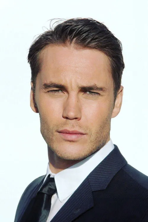 Taylor Kitsch photo