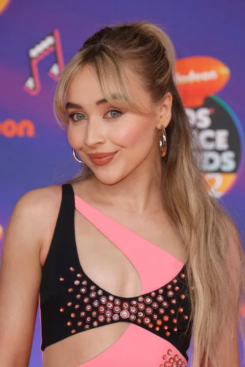 Sabrina Carpenter photo