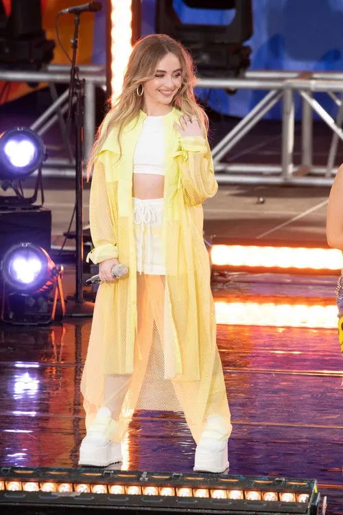 Sabrina Carpenter photo