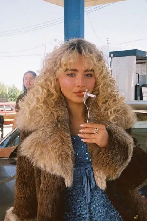 Sabrina Carpenter photo