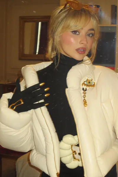 Sabrina Carpenter photo