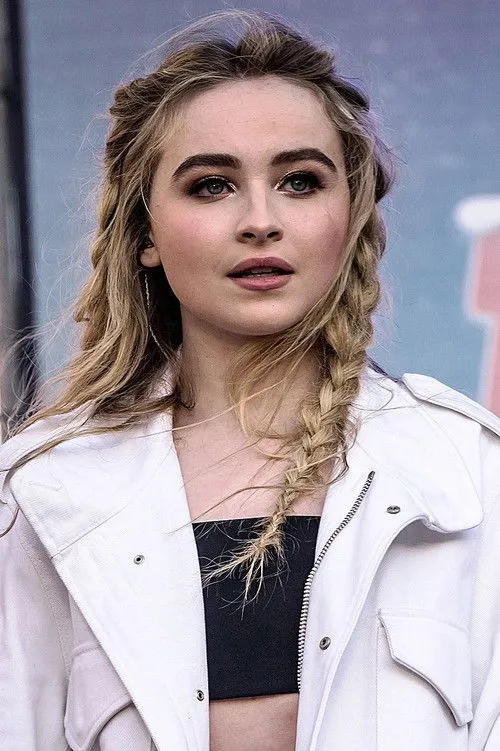 Sabrina Carpenter photo
