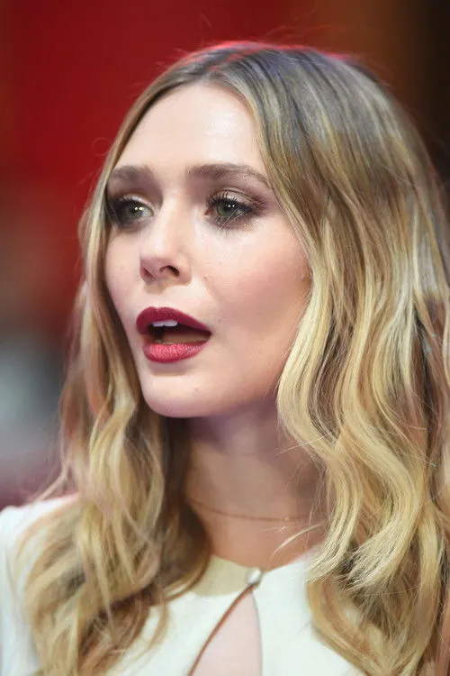 Elizabeth Olsen photo