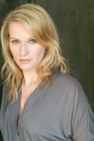 Emily Holmes photo