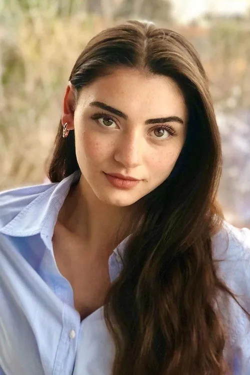 Özge Törer photo