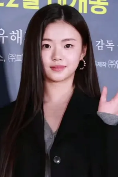 Kim Si-a photo