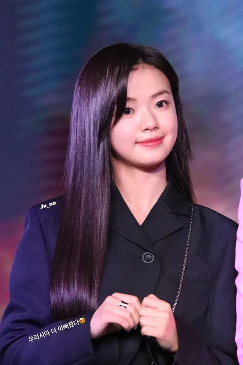 Kim Si-a photo