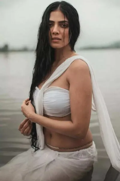 Malavika Mohanan photo
