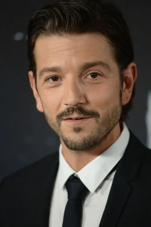 Diego Luna photo