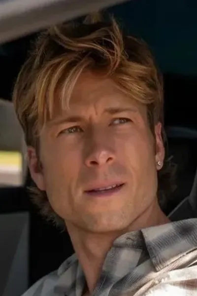 Glen Powell photo