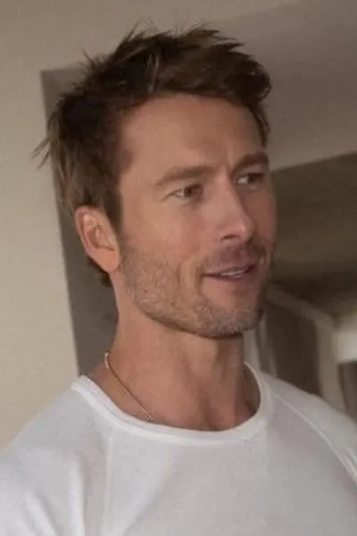 Glen Powell photo