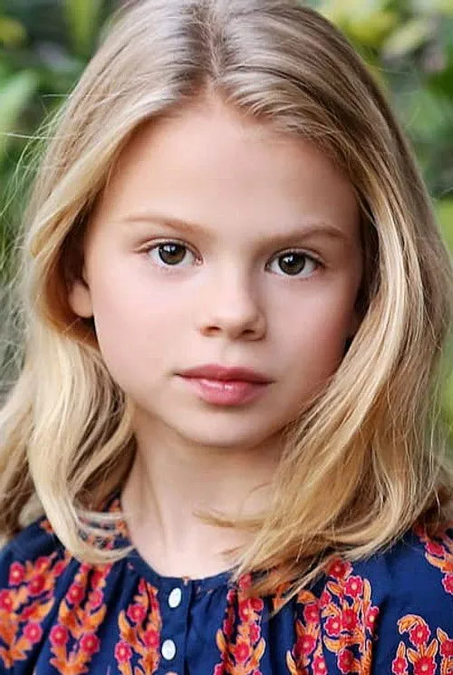 Scarlett Fernandez photo