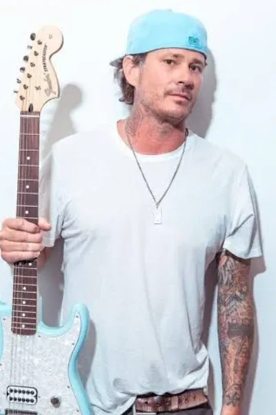Tom DeLonge photo