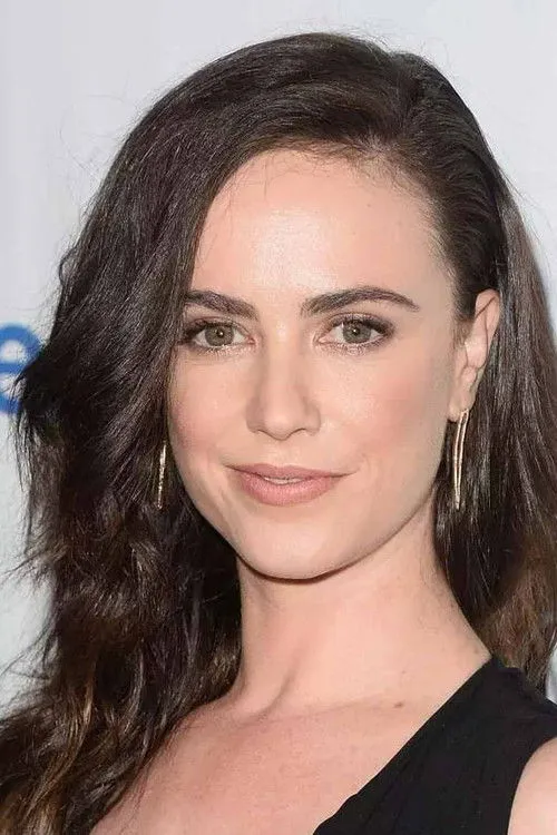 Amy Manson photo