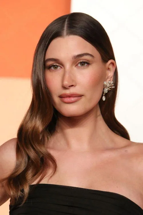 Hailey Bieber photo