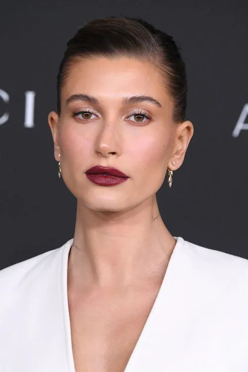 Hailey Bieber photo