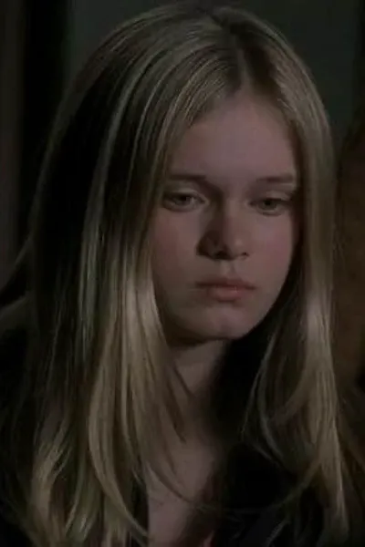 Sara Paxton photo
