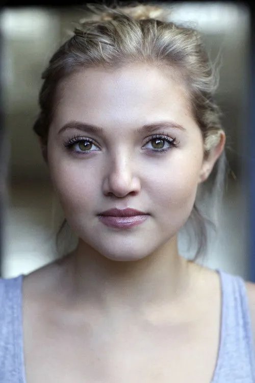 Mia McKenna-Bruce photo