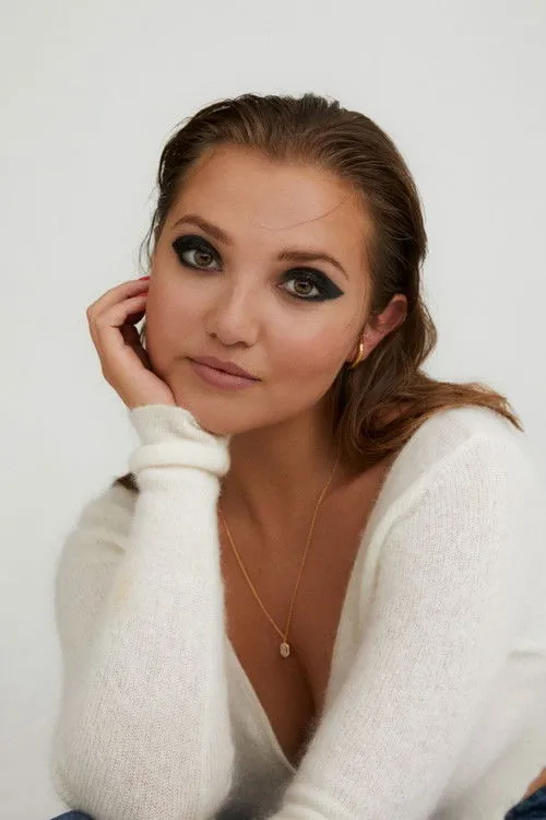 Mia McKenna-Bruce photo