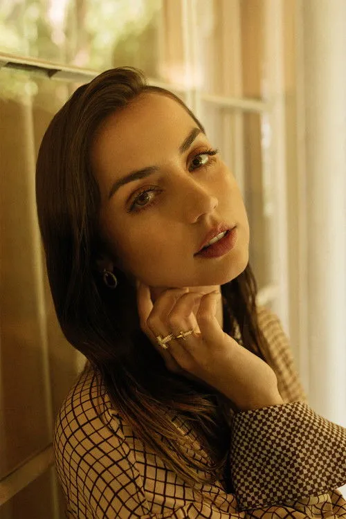 Ana de Armas photo