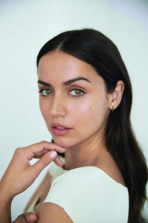 Ana de Armas photo
