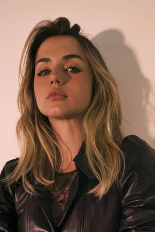 Ana de Armas photo