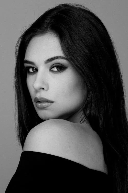 Nicole Maines photo